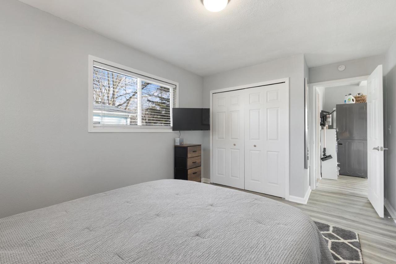 Entire Home Near Msu And Local Hospitals With Fast Wi-Fi & Dedicated Office Lansing Luaran gambar