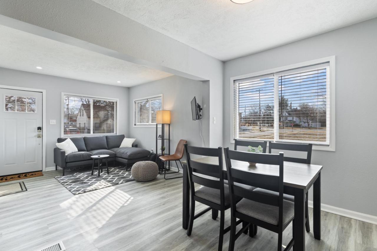 Entire Home Near Msu And Local Hospitals With Fast Wi-Fi & Dedicated Office Lansing Luaran gambar