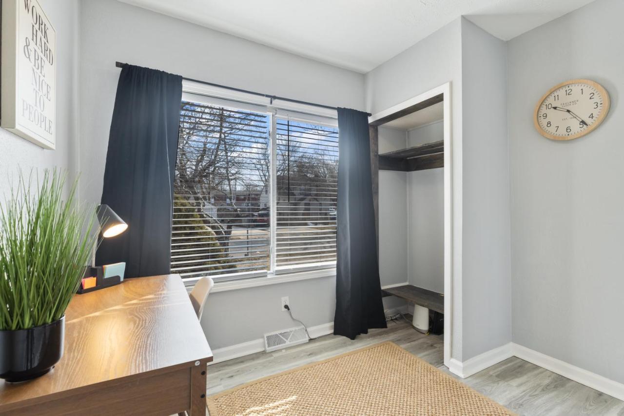 Entire Home Near Msu And Local Hospitals With Fast Wi-Fi & Dedicated Office Lansing Luaran gambar